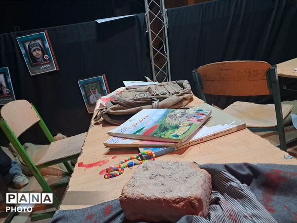  مرور درس نامه دانش‌آموزان به یاد شهدای میناب 