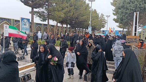 غبار روبی و عطر افشانی گلزار شهدا  در نیشابور 
