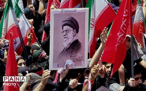 از سجاده های نور تا اوج بدرقه؛وداعی که آسمان را به ماتم نشاند