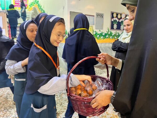 جشن ولادت حضرت زینب (س) و روز پرستار در دبستان المهدی ناحیه ۲ کرج