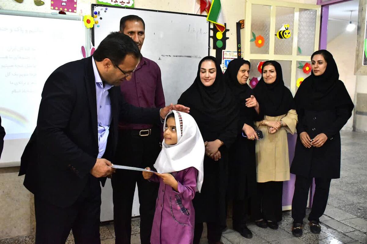 تجلیل مدیرکل آموزش‌وپرورش کهگیلویه و بویراحمد از دختران شهدا به مناسبت روز دختر