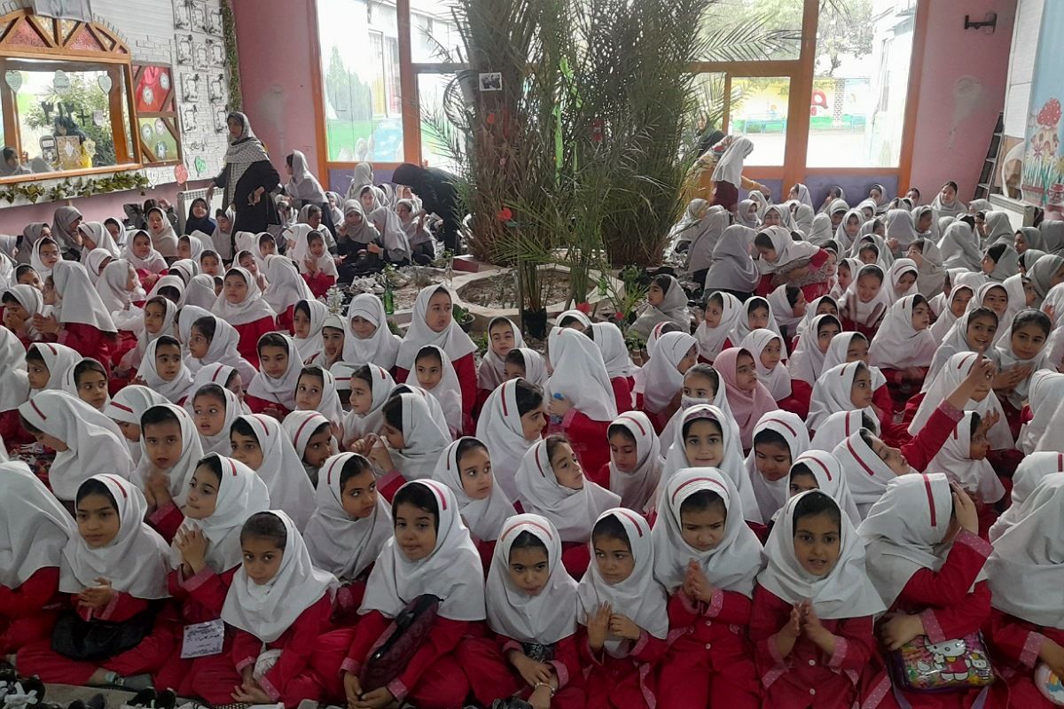 جشن روز معلم در دبستان راهیان نور ناحیه دو شهرری 