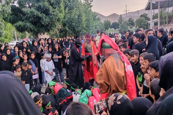 مراسم نمادین آتیش زدن خیمه ها در عصر روز عاشورا در شهر بار
