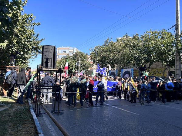 راهپیمایی ۱۳ آبان مدرسه شهید رجایی یک بجنورد