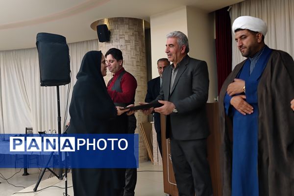 آیین تجلیل ازخادمین مراسم اعتکاف دانش‌آموزی