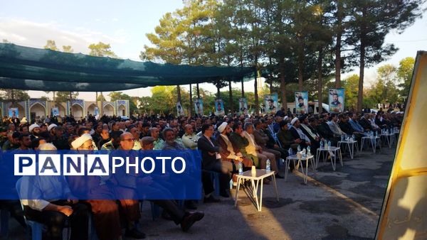 غبارروبی مزار شهدا توسط مسئولین شهرستان نیشابور انجام شد 