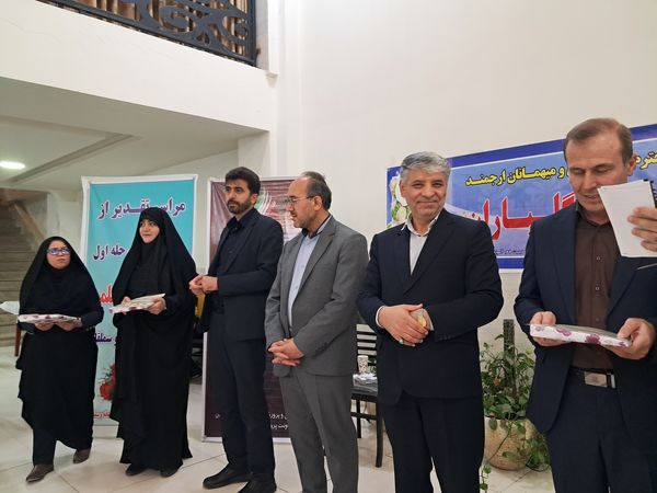 تجلیل از مربیان و معلمان پرورشی و خانواده شهدا در آشخانه