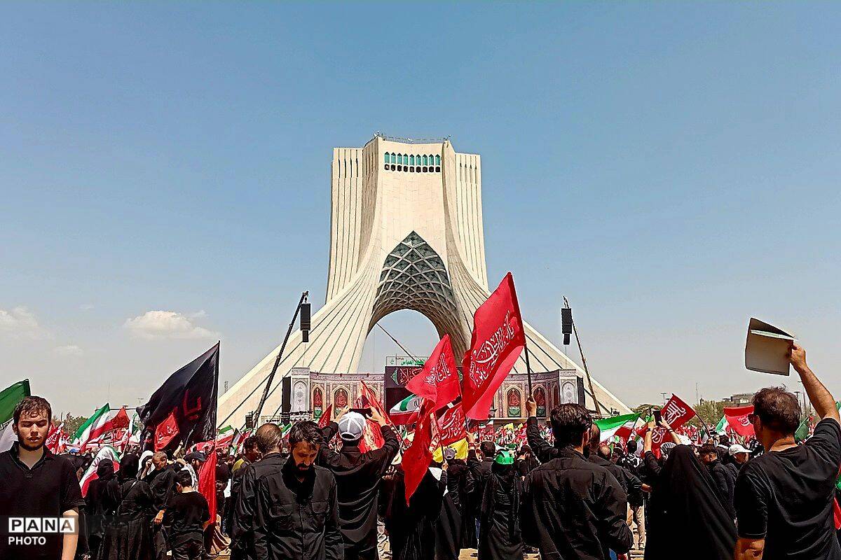 خروش نوجوانان در بدرقه رهبر شهید