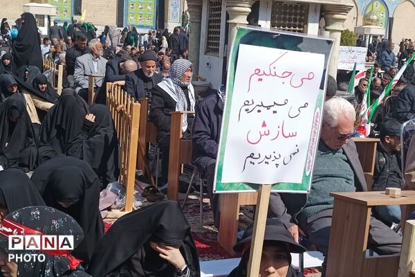 خروشِ بصیرت در صحن امامزاده جعفر (ع)؛ تالار قرآن پیشوا گنجایش دریای سوگواران مقتدا را نداشت