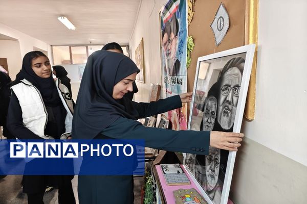 برگزاری نمایشگاه آثار هنری دانش‌آموزان در دبیرستان هوشنگی