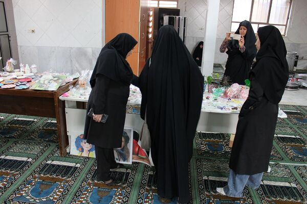بازدید مدیر کانون فرهنگی هدایت از نمایشگاه آثار تجسمی دانش‌آموزان سوده