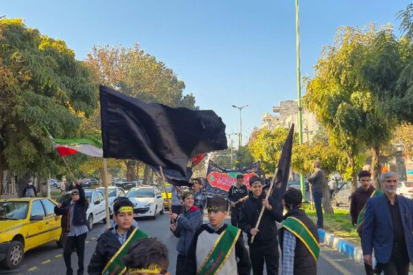 نوجوانان فاطمی از دبیرستان تا مسجد جامع