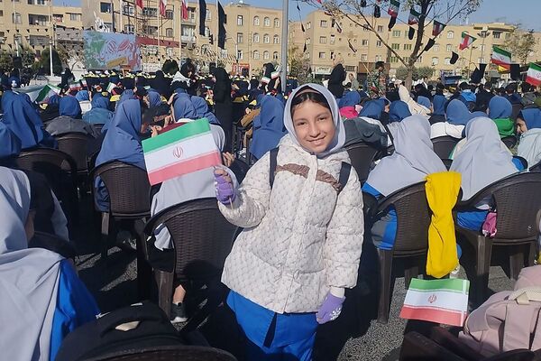 برگزاری مراسم راهپیمایی سیزده آبان با حضور دانش‌آموزان و مسئولین در ملارد