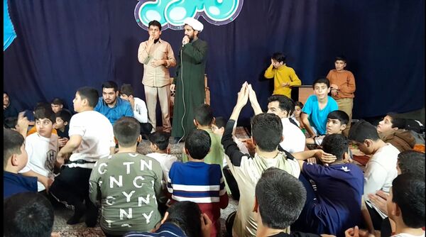 مسابقات جذاب در شب اول از اعتکاف دانش‌آموزی در بهشت نیشابور