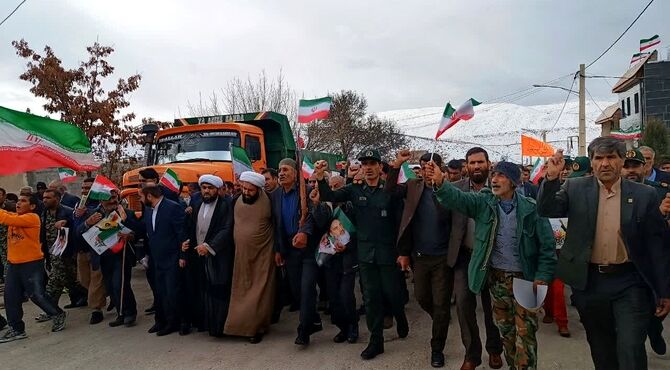 روایت دانش‌آموزان مارگونی از شور حضور در ۲۲ بهمن 
