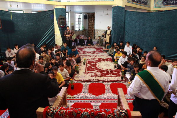 حضور خادمان رضوی در اعتکاف دانش‌آموزی فهرج