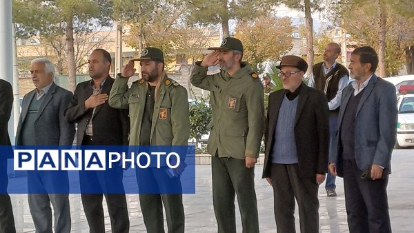 آیین غبارروبی و عطر افشانی قبور مطهر شهدای والامقام شهر کوهپایه