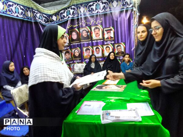 میزبانی مدرسه‌ شهید مدرس ناحیه 3 تبریز در تجمع میدان ساعت