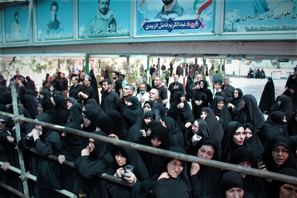 جلوه‌های حزن و خشم در مراسم تشییع شهدا