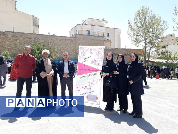 بازارچه کسب‌ و کار با هدف کارآفرینی در آموزشگاه نورایمان