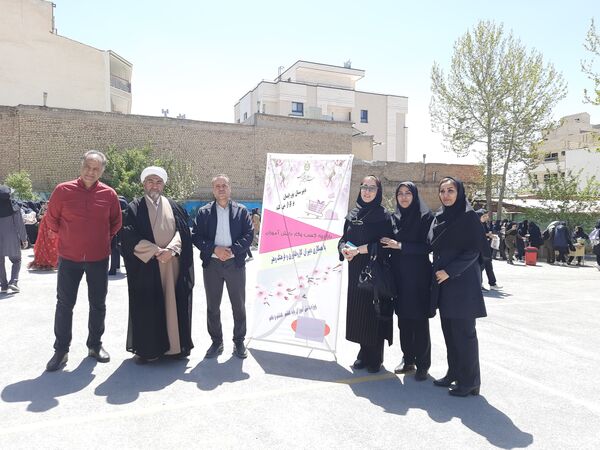 بازارچه کسب‌ و کار با هدف کارآفرینی در آموزشگاه نورایمان