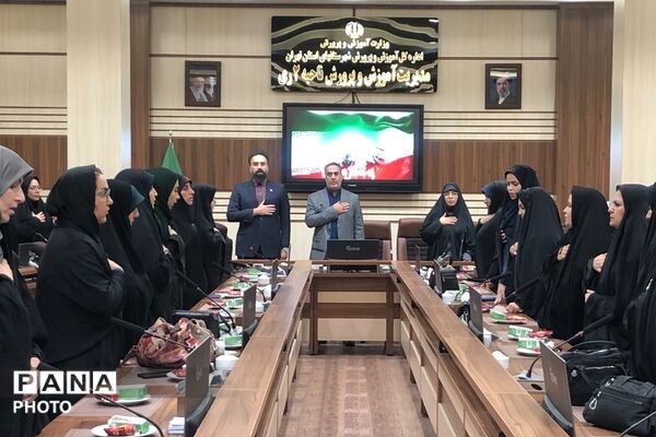 تجلیل از معاونین پرورشی در ناحیه دو شهرری 