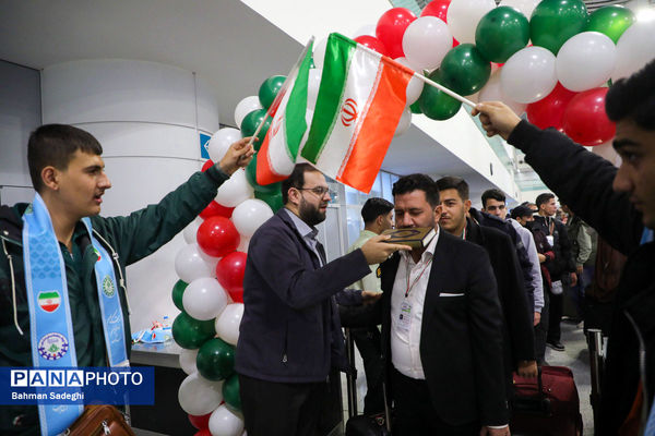 آیین بدرقه دانش‌آموزان و مربیان عمره‌گزار به سرزمین وحی