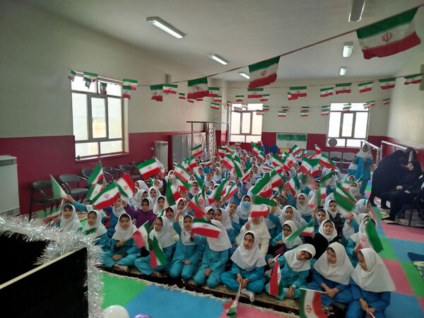 طنین زنگ انقلاب در مدارس شهرستان هوراند