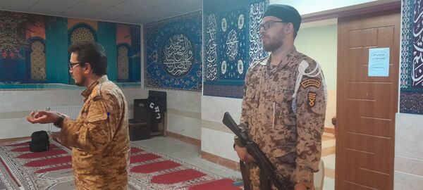 آموزش عملی آمادگی دفاعی در دبیرستان فرزانگان استعداد درخشان ملارد