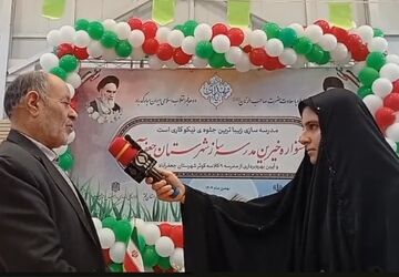بازدید استاندار قم از نمایشگاه دست‌سازه های دانش آموزان جعفرآباد
