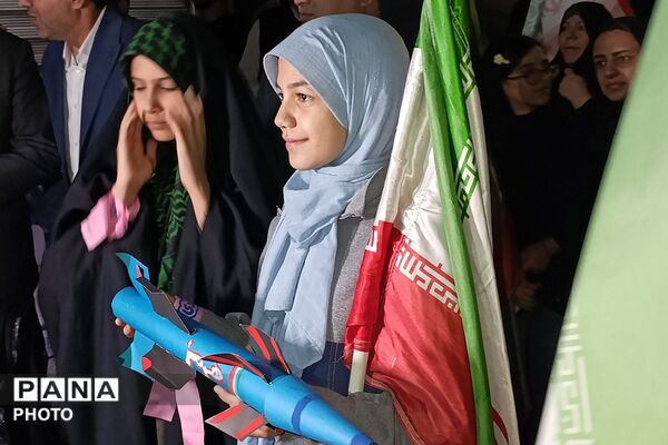 صدای پرتاب موشک‌های دستساز و کاغذی ملت ایران هراسی در دل دشمنان وطن