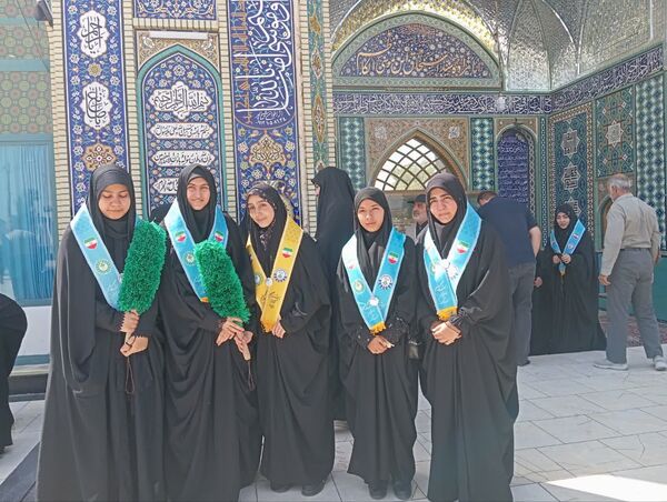 خادمان کوچک، ارادت بی کران