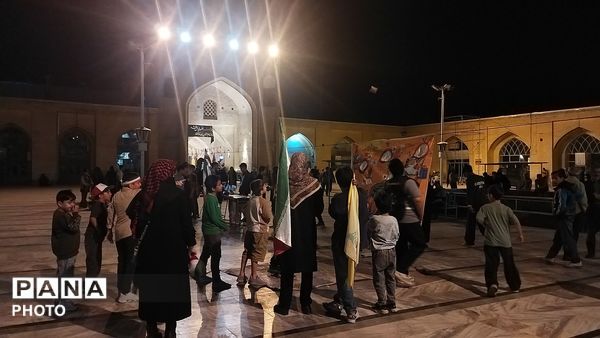 غرفه دهه نودی ها هر شب پرشور تر از قبل در نیشابور
