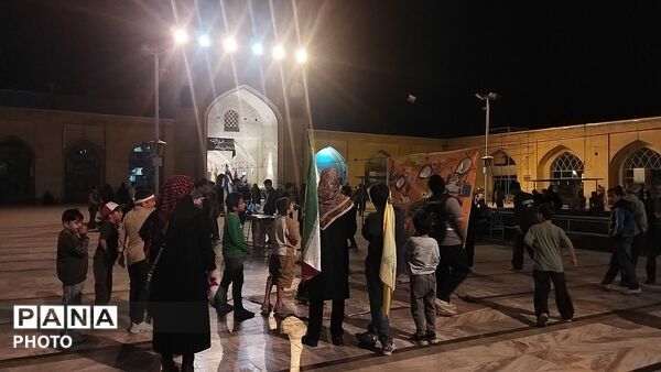 غرفه دهه نودی ها هر شب پرشور تر از قبل در نیشابور