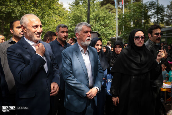 آیین بهره برداری از ۱۰ دستگاه خودرو کتابخانه عمومی سیار