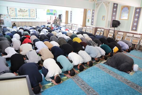آیین نواخته شدن زنگ نماز در مدارس آذربایجان شرقی با حضور معاون آموزش متوسطه وزارت آموزش و پرورش