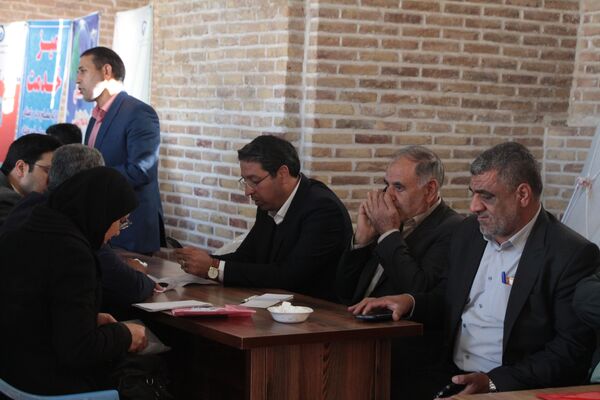 میز خدمت در نماز جمعه نیشابور 