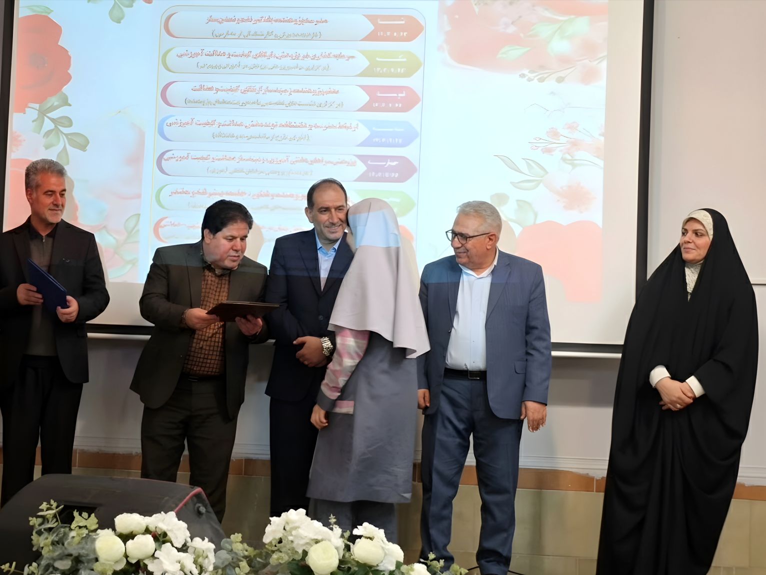 پژوهش نباید به یک مناسبت محدود شود