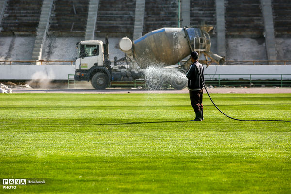 بازدید خبرنگاران از روند بازسازی و تعمیرات ورزشگاه آزادی 