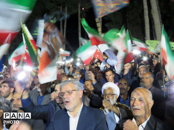 رژه دختران جان فدا همزمان با سراسر کشور در شهرستان خلیل آباد 
