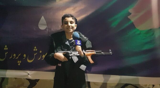 نوای «ای ایران» در راهپیمایی شبانه دانش‌آموزان استثنایی طنین‌انداز شد