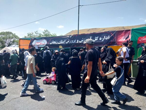 خدمت‌رسانی پیشتازان و خبرنگاران دانش‌آموزی در موکب عشاق‌الحسین گاوازنگ