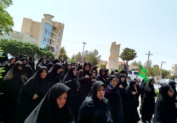 پیاده‌روی جاماندگان اربعین در نیم‌ور، صحنه‌ای از شور و عشق حسینی