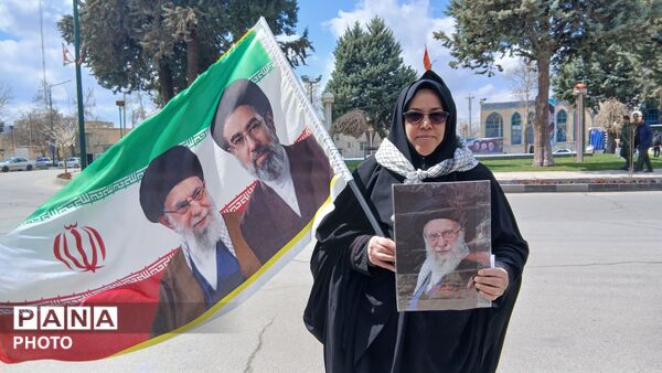 طنین گرامیداشت اربعین رهبری در میدان امام خامنه‌ای (ره) تویسرکان