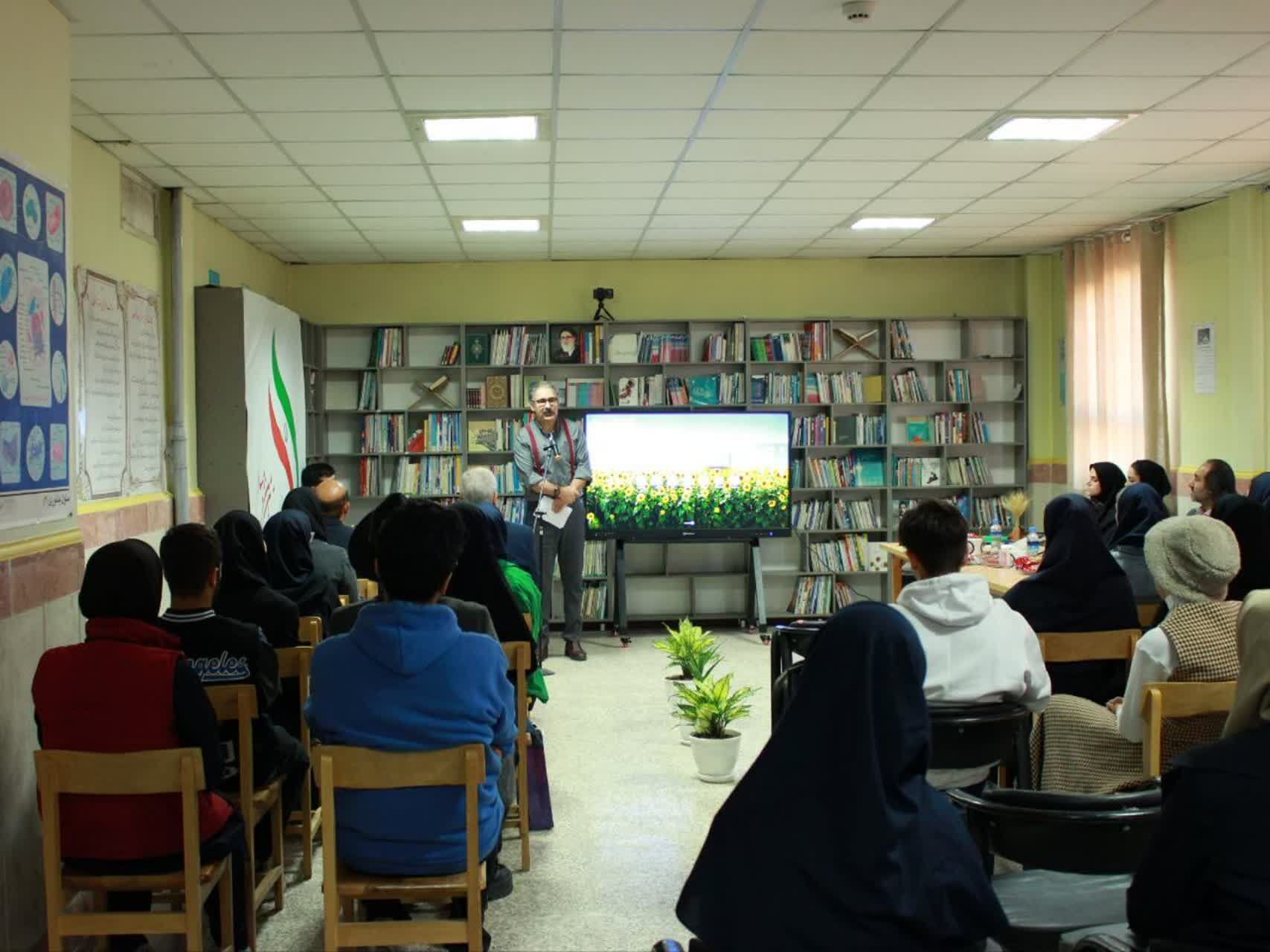 جشنواره «برگی از دانش» در دبیرستان نمونه دولتی کاشانی‌پور فردیس
