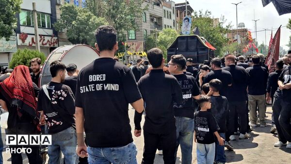 آیین عزاداری صبح تاسوعا در هیئت علی‌اکبر با حضور دانش‌آموزان