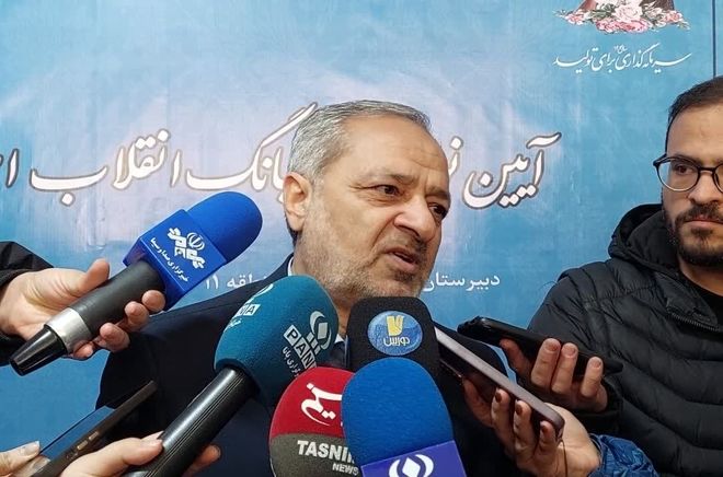 آینده ایران در دستان دانش‌آموزان است