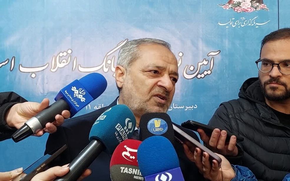 آینده ایران در دستان دانش‌آموزان است