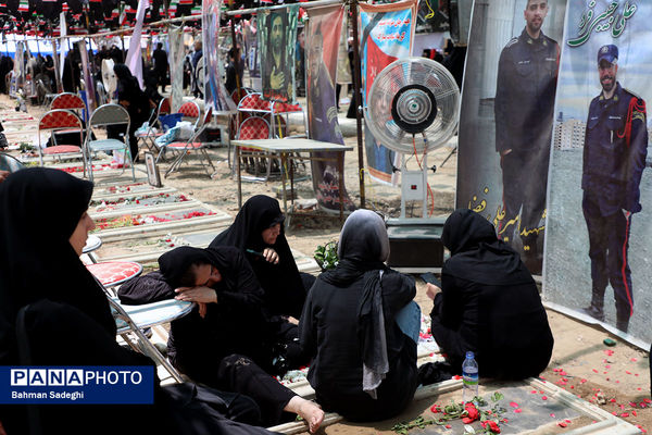 حال و هوای ظهر عاشورا در قطعه شهدای جنگ تحمیلی رژیم صهیونیستی