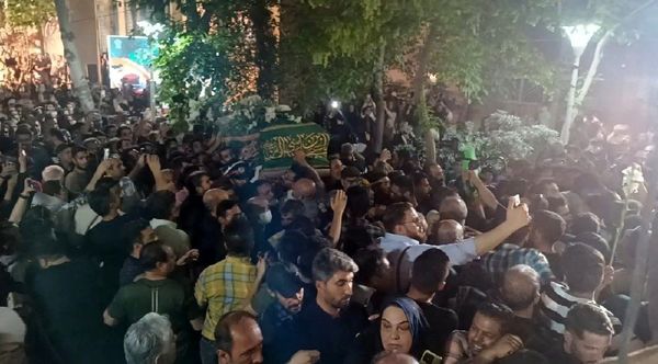 مراسم خاکسپاری استاد فرشچیان با حضور مسئولان ملی و کشوری در استان اصفهان